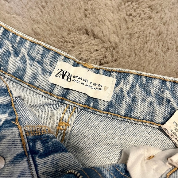 (SOLD) ZARA Light Wash Blue High-Wasted Mom Fit Short US 2/34 - Picture 8 of 8